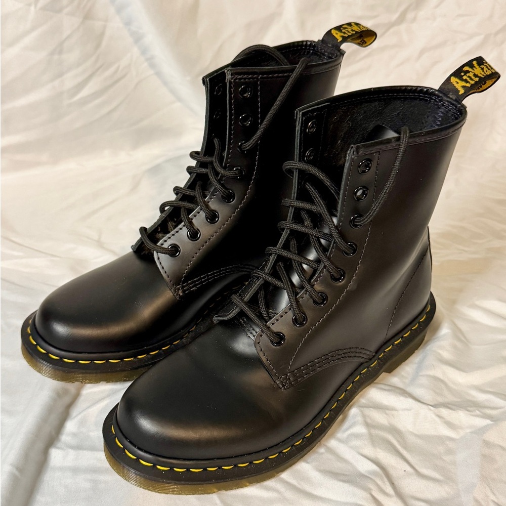 Dr. Martens 1460 Smooth Leather Lace Up Boots women’s size 9